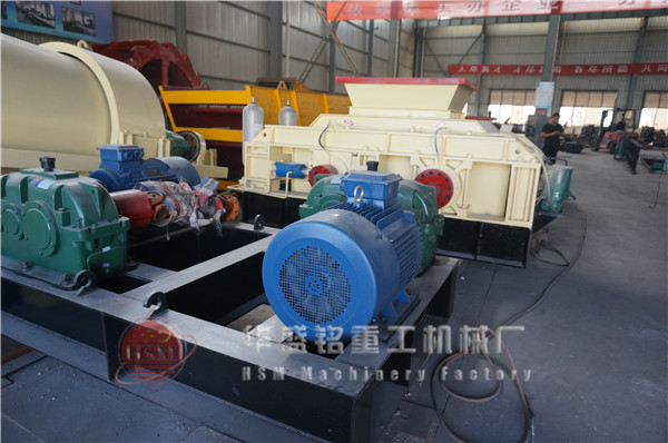 2PG1000x800型全液壓對輥粉碎機裝車發(fā)往江蘇蘇州